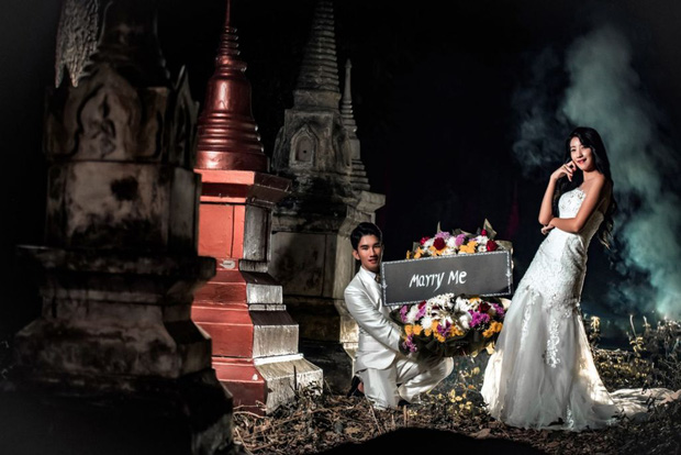 Đưa nhau ra nghĩa địa chụp ảnh cưới với quan tài và vòng hoa, cặp đôi cá tính mạnh gây tranh cãi - Ảnh 2.
