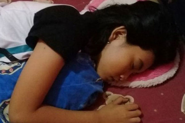 Quá lo lắng vì con gái 16 tuổi ngủ li bì trong 7 ngày liên tục, bố mẹ vác con đi khám rồi sững sờ khi biết con mắc hội chứng công chúa ngủ trong rừng-1