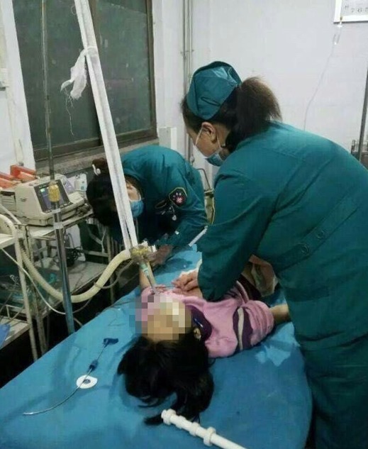 Trung Quốc: Bé gái nghi bị mẹ đánh chết vì học kém - 2